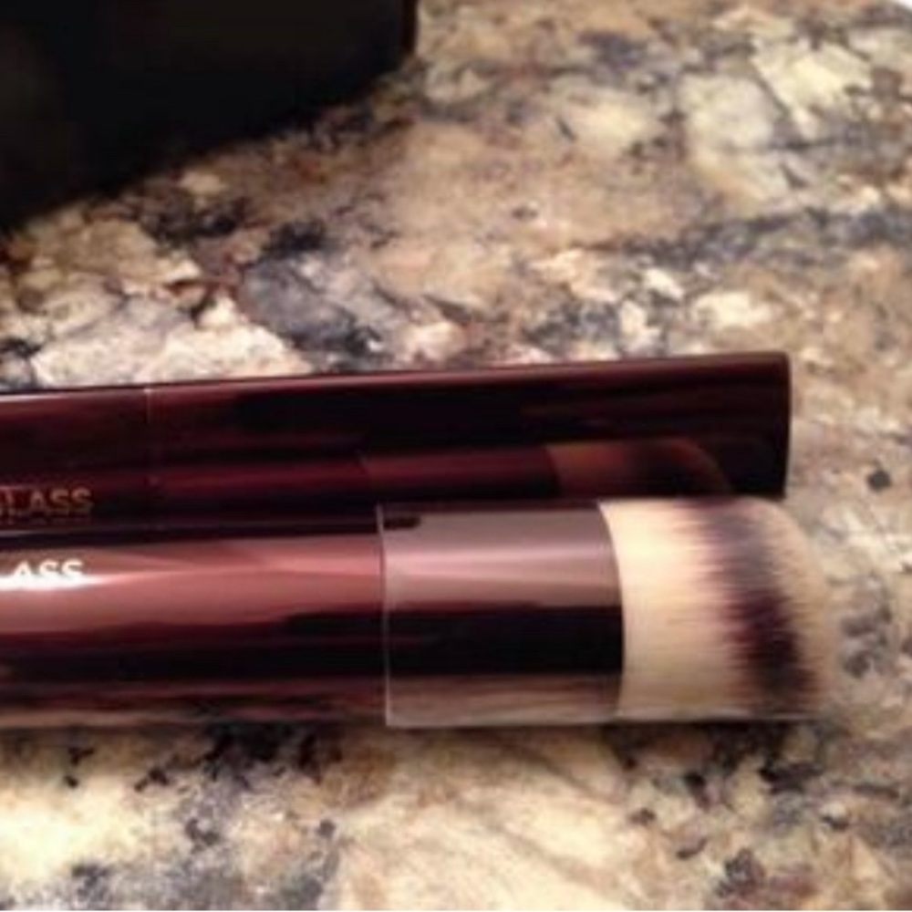 SEAMLESS FINISH FOUNDATION BRUSH - Picture 3 of 3